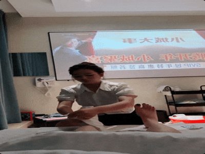 大三学生妹的一天【柚子】和炮友相约，按摩店放松一下身体，